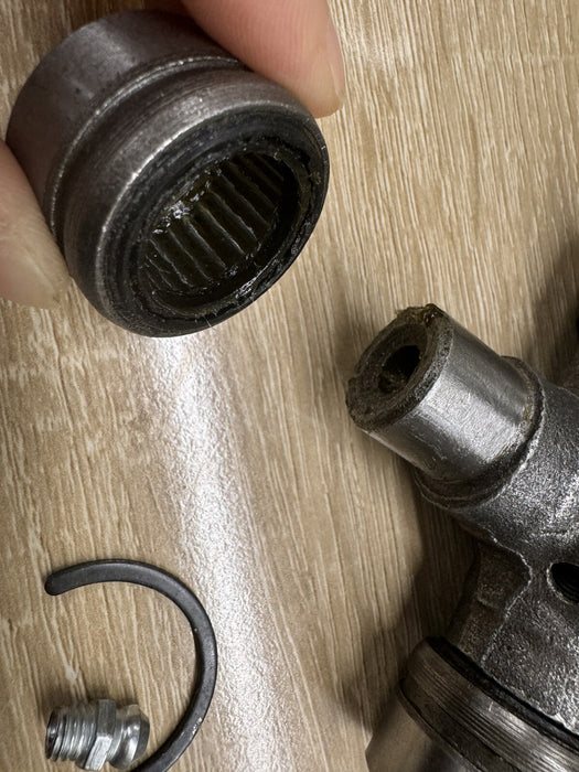 DURAFORCE 2x Premium Driveshaft Universal Joints Pair Front / Rear Moog 534G Greaseable