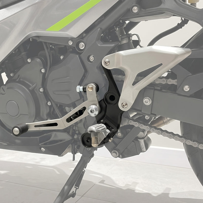 Front Driver Footrests Bracket Kit for Kawasaki NINJA 500 Z500 2024-2025