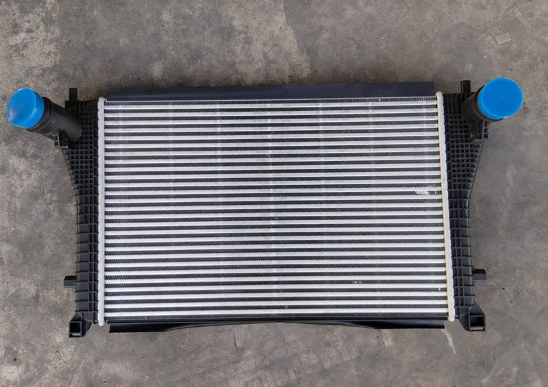 Turbo Intercooler Charge Air Cooler for Audi A3 VW Golf GTI 1.8L Engine